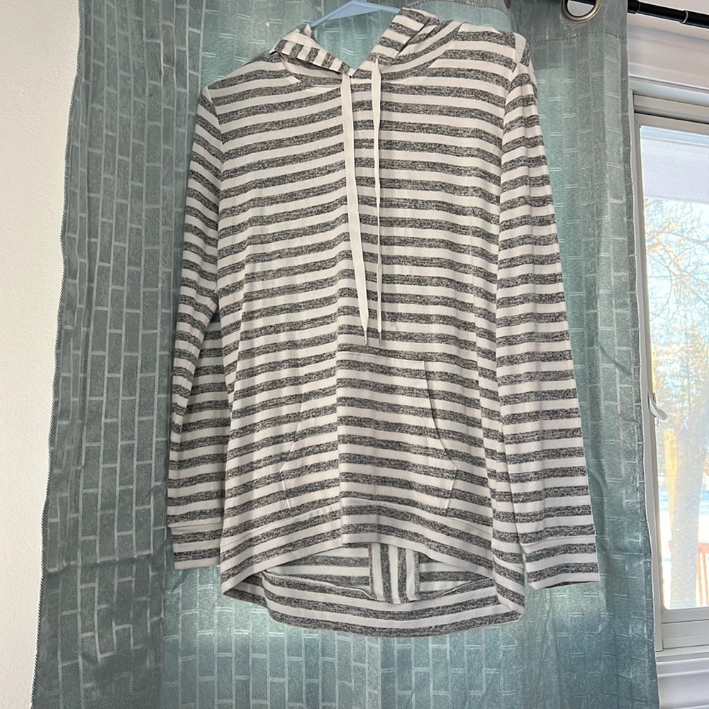 Light hooded long sleeve